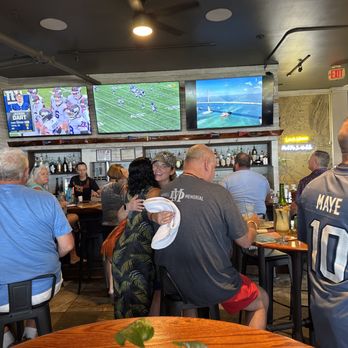 Lulu's Waikiki - Great place for watching a game. - Burgers Near Me - Honolulu, Hawaii
