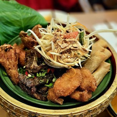 Pii Nong Thai Yonge - Eatery & Experience by null