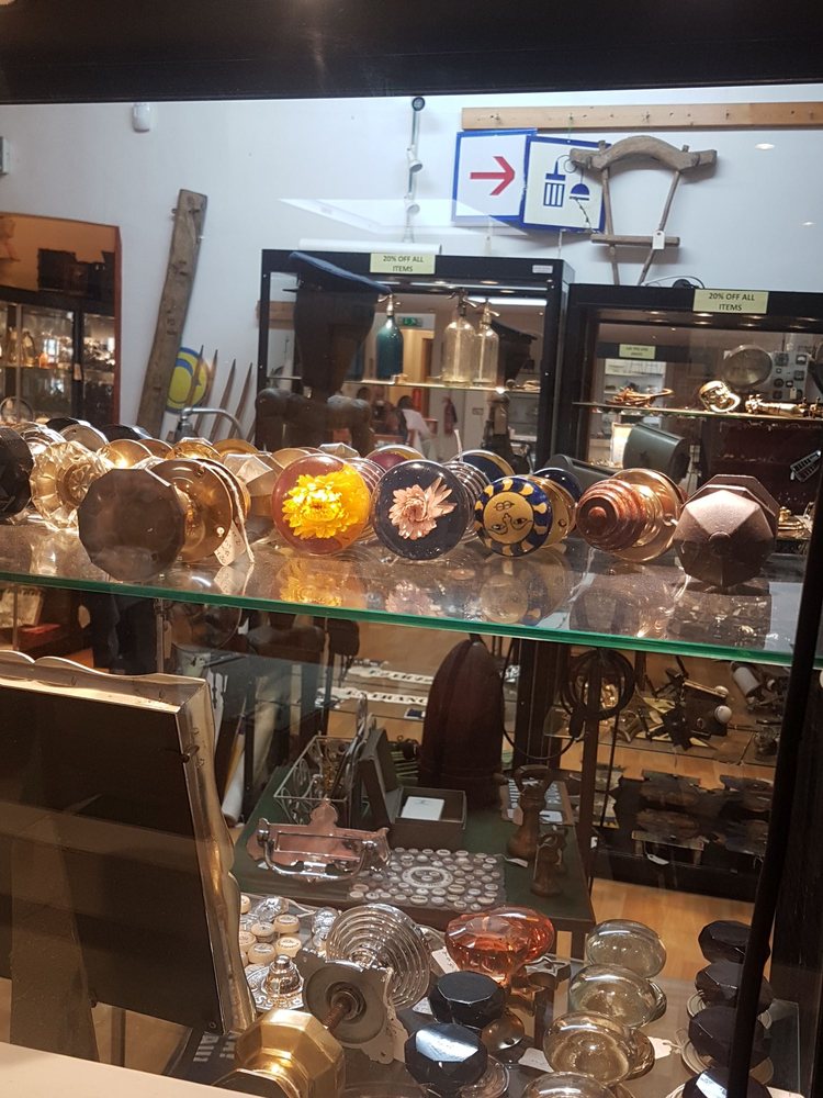 THE ANTIQUES CENTRE YORK Updated June 2024 41 Stonegate, York