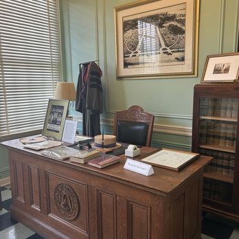 Old Governor's Mansion - Governor's desk - Museums Near Me - Baton Rouge, Louisiana