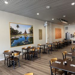 Tup Tim Thai - Inside