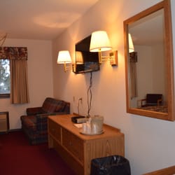 Bloomer Inn & Suites