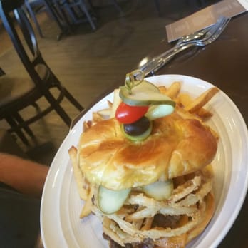 Blake's Bistro - San Luis burger - American Near Me - Galveston, Texas