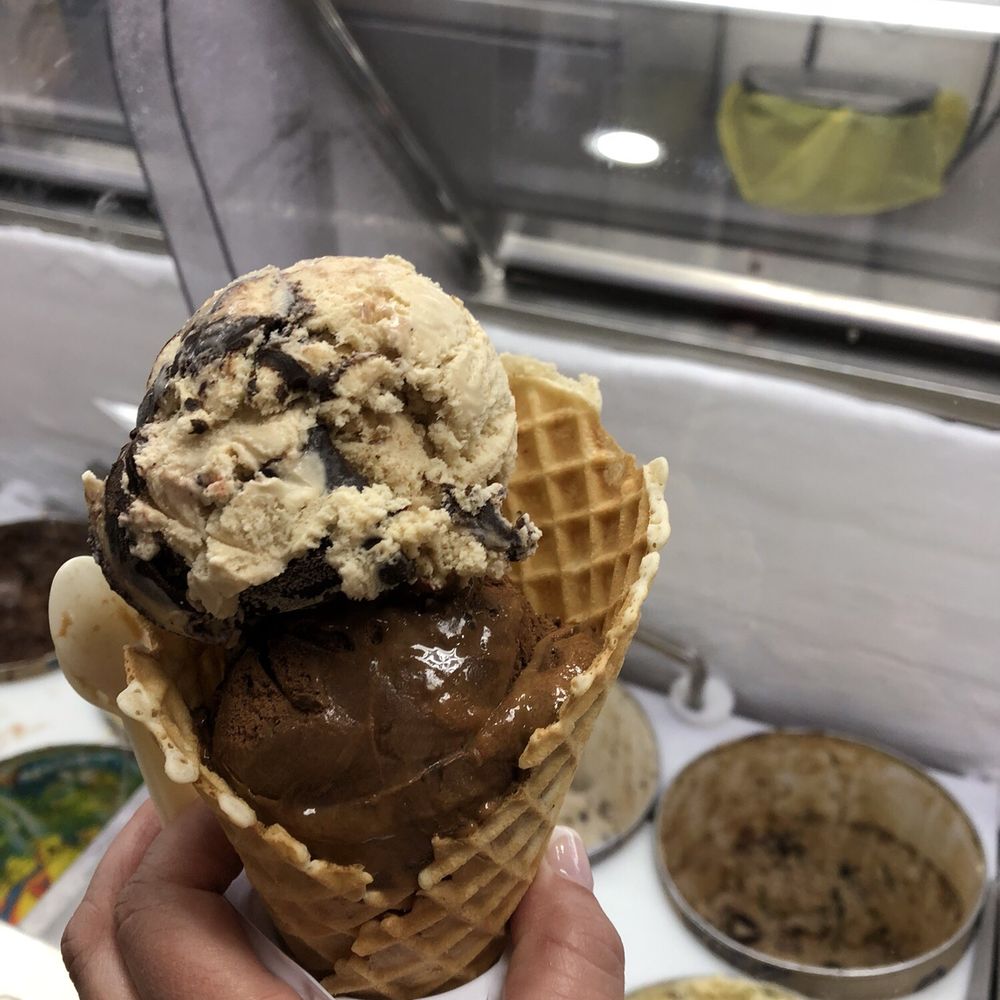 Nashville Fudge Kitchen - Chocolatiers & Shops Near Me - Nashville, Indiana Nashville Fudge Kitchen - Chocolatiers & Shops Near Me - Nashville, Indiana