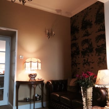 Glenegedale House - Ante room next to the reception room that leads into the living room - Guest Houses Near Me