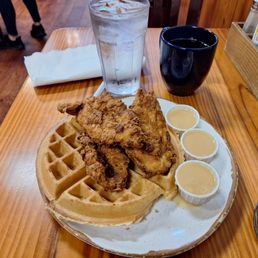 Chicken and waffle (butter syrup)
