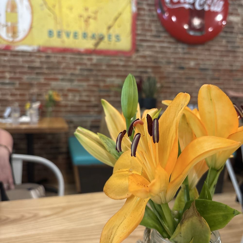 Holy Cow - Dining area - fresh flowers - New American Near Me - Nampa, Idaho