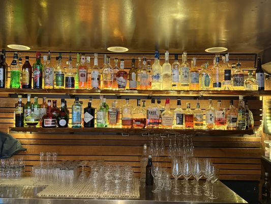Lewis & Main Restaurant & Bar by null