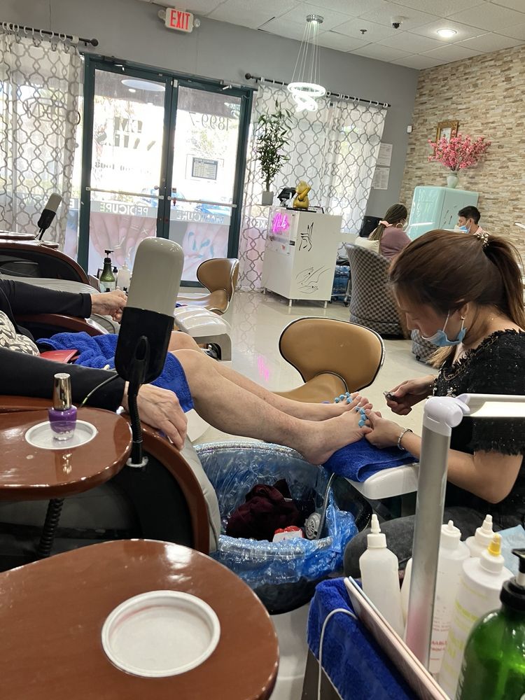 EM NAILS Updated October 2024 67 Photos & 51 Reviews 1899 N