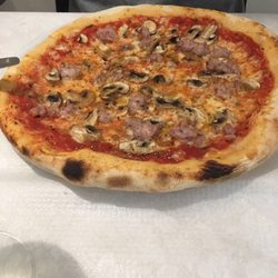 Pepe Nero - Pizza funghi and salsiccia, very delicious!