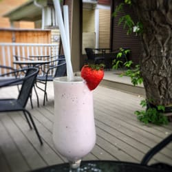 Abstractions Cafe - Abstractions Cafe Bistro: strawberry milkshake