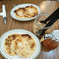 La Cabana Restaurant - Papusa!