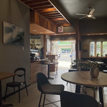 Aloha Cafe Pineapple - View from inside (directly across the Aloha gas station on Monsarrat - Cafes Near Me - Honolulu, Hawaii
