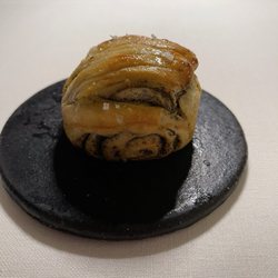 La Aquarela - Possibly the best roll I have ever had.  Crust on the outside, onion swirl, soft and fluffy inside!