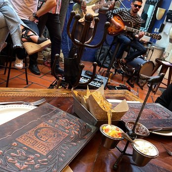 Casa Luna - Banda en vivo - Mexican Near Me - Tlaquepaque, JAL