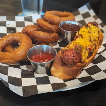 Morrison - Burbank - Chili dog and onion rings! - Gastropubs Near Me - Burbank, California Morrison - Burbank - Chili dog and onion rings! - Gastropubs Near Me - Burbank, California