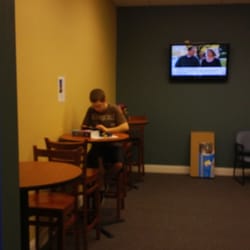 A & B Kia - New 2012 waiting room.