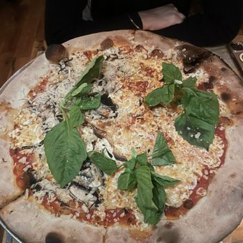 Lucali - Pie Pizza - Pizza Near Me - Brooklyn, New York