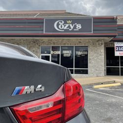Cozy's Vape - Front Entrance