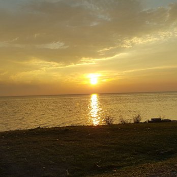 Sunset on Rileys Point - Awesome views of Green Bay, especially the gorgeous sunsets! - Pizza Near Me - Sturgeon Bay, Wisconsin