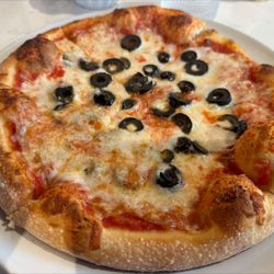 Gios Pizzeria Napoletana - Black olive pizza