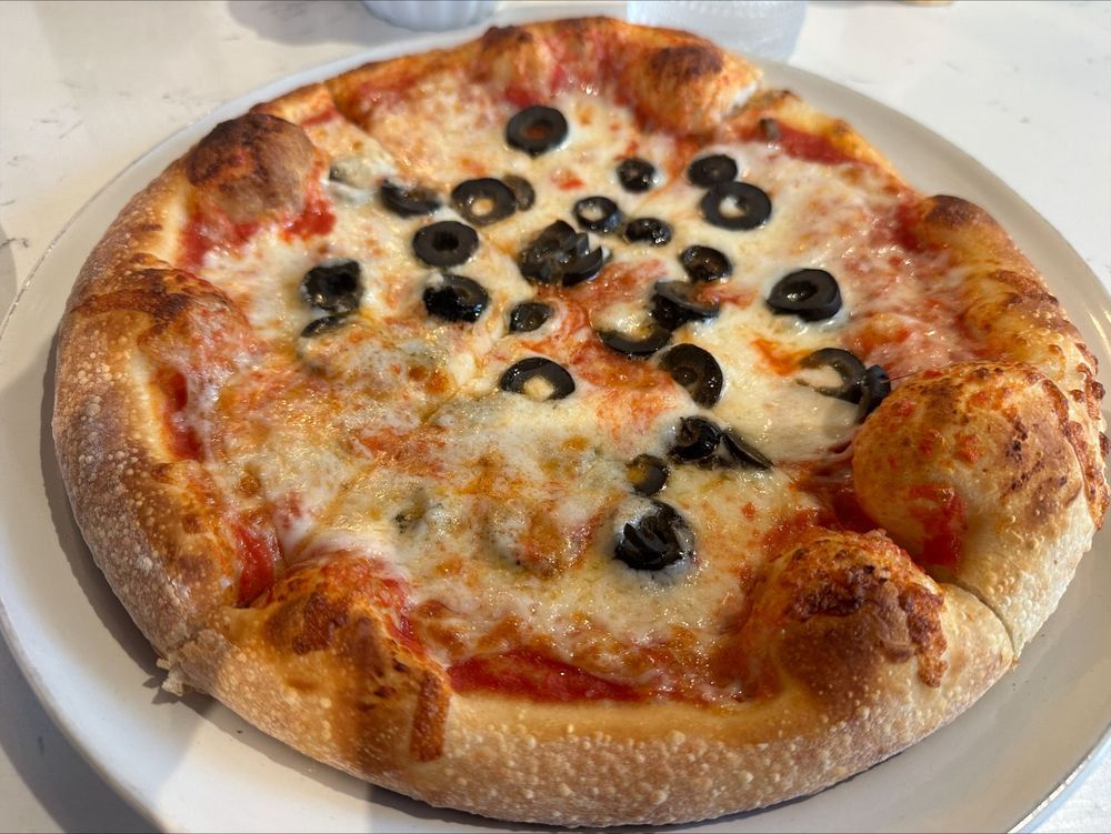Gios Pizzeria Napoletana Logo