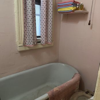 Tenement Museum - Epstein family bathroom - Museums Near Me - New York, New York