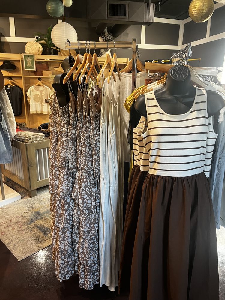 Lallygag Boutique Logo