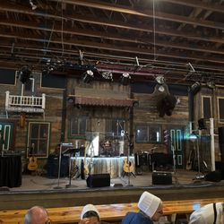 Fort Hays Chuckwagon Supper & Cowboy Music Show - Show time