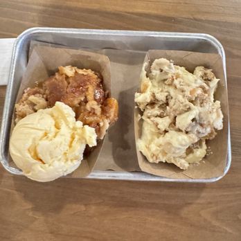 Cousin's BBQ - Left is peach cobbler with vanilla ice cream and on the right is banana pudding - Barbeque Near Me - Fort Worth, Texas