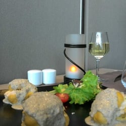 Relais Saint-Jacques - Profiteroles de saumon avec cremes de champignons