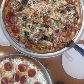 New York Grand Pizza - Grand Deluxe Pizza - Pizza Near Me - Humble, Texas New York Grand Pizza - Grand Deluxe Pizza - Pizza Near Me - Humble, Texas