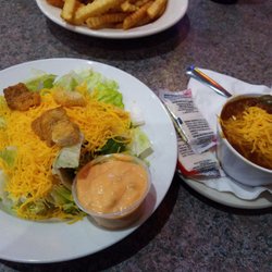 Airliner Bar & Grill - Chili and salad for.lunch