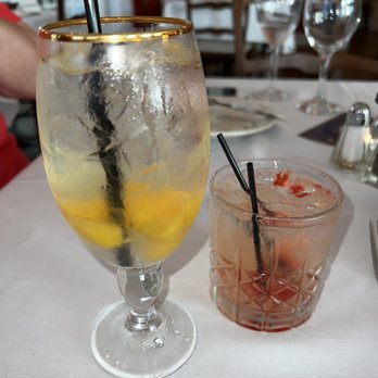 Wicked Wolf North - White peach sangria & Garden Rose - Irish Near Me - Tuckahoe, New York