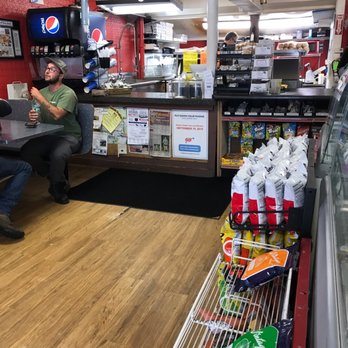 Derosier's - Pizza Near Me - Freeport, Maine