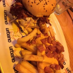 Urbano Cocina Americana - Gibson burger, lejos LA MEJOR...hecha con carne desmenuzada de las ribs