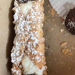 Sam's Queenston Bakery - Canoli