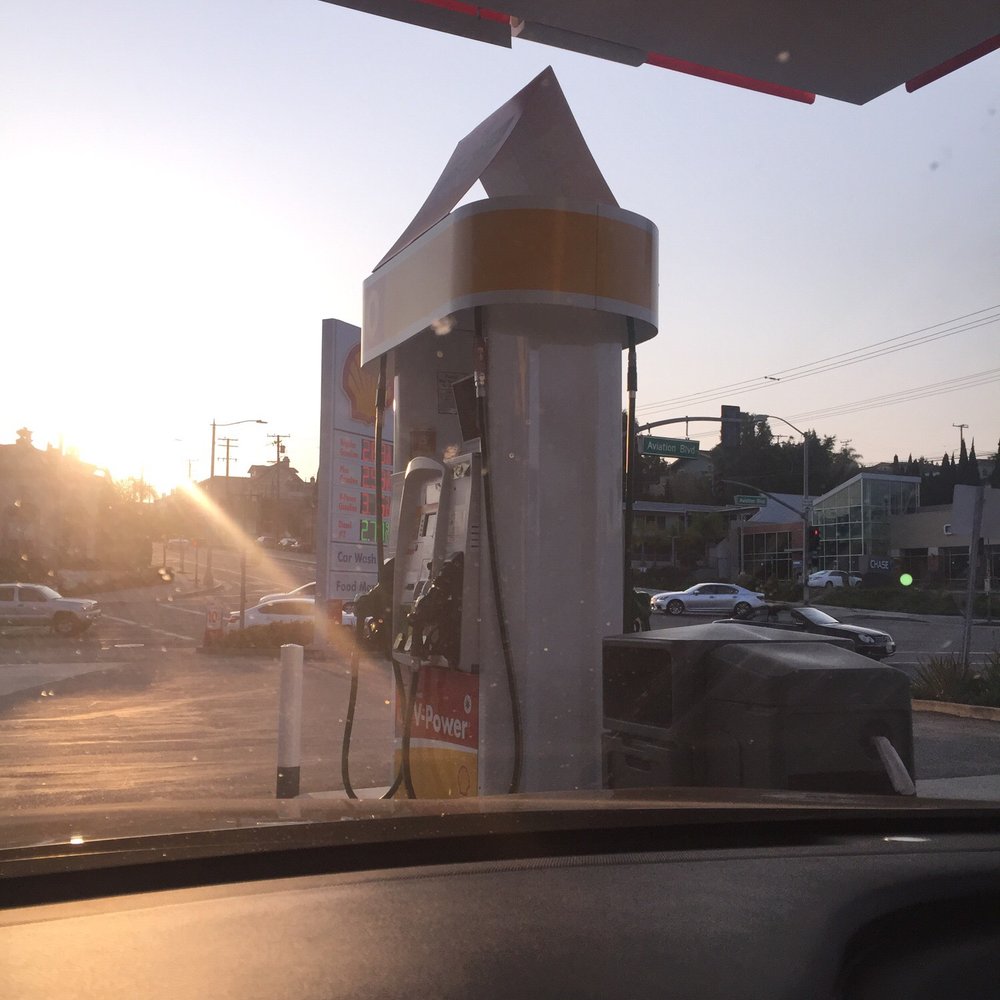 South Bay Shell - Worst Shell ever and to think this is located in "Redondo Beach" wow goes. - Gas Stations Near Me - Redondo Beach, California