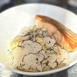 Rose's Garden Bar - Black truffle pasta with salmon