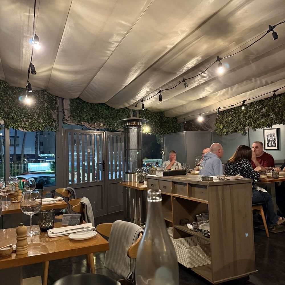 Lola - More of the interior - Seafood Near Me - Maspalomas, GC