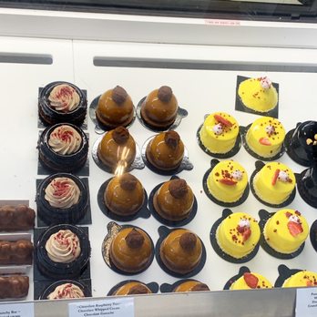 Délice Macarons - Desserts Near Me - Cranford, New Jersey