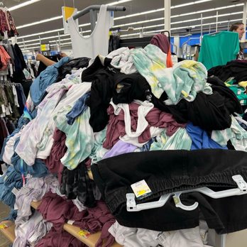 Walmart Supercenter - It was so bad!!!!!! - Grocery Near Me - Grants Pass, Oregon