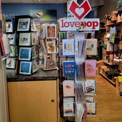 Wild Birds Unlimited - Not only bird "stuff" but wonderful every occasion cards!
