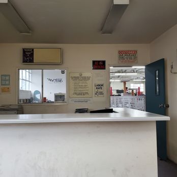 West End Alignment - small waiting room with 2 chairs, if don't want to sit in the car while work is getting done. - Auto Repair Near Me - Huntington Beach, California West End Alignment - small waiting room with 2 chairs, if don't want to sit in the car while work is getting done. - Auto Repair Near Me - Huntington Beach, California