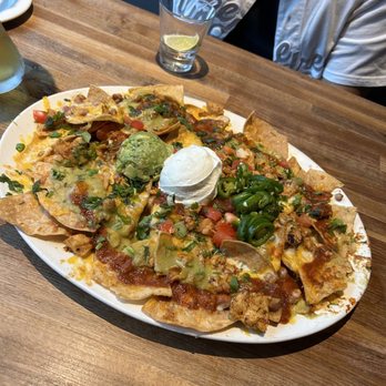 Yard House - Chicken Nachos - New American Near Me - San Jose, California