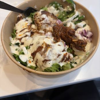 Auntie's House - Stewed chicken salad bowl - Spanish Near Me - Pawtucket, Rhode Island