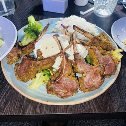 Pistachio crusted lamb chops, creamy goat cheese sauce, white rice and grilled vegetables (broccoli, green beans and yellow squash) Pistachio crusted lamb chops, creamy goat cheese sauce, white rice and grilled vegetables (broccoli, green beans and yellow squash)