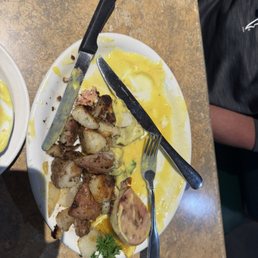 Potatoes could not even eat them... they just tasted like the oil was old...