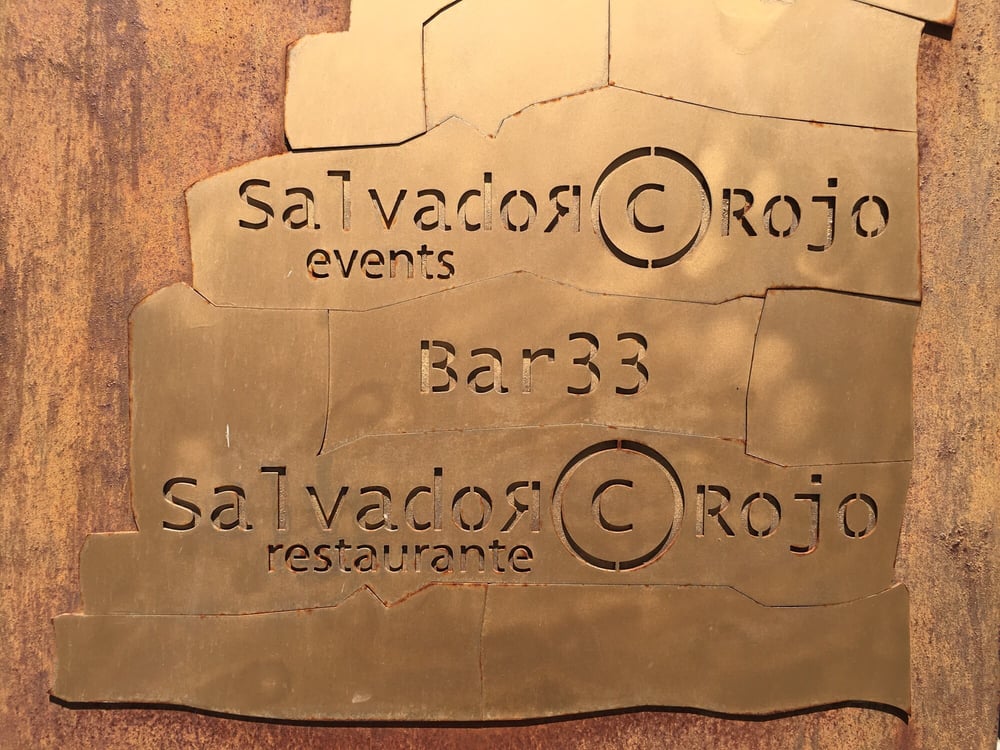 Salvador Rojo - Bar 33