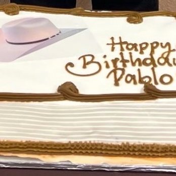 Maria's Gourmet Pastries - Y esto fue lo que nos entregaron. Ya cuando algo está mal echo que puede hacer uno si la fiesta ya es - Bakeries Near Me - El Sobrante, California